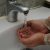 Дерматолог объяснил, чем опасно частое мытье рук на фоне COVID