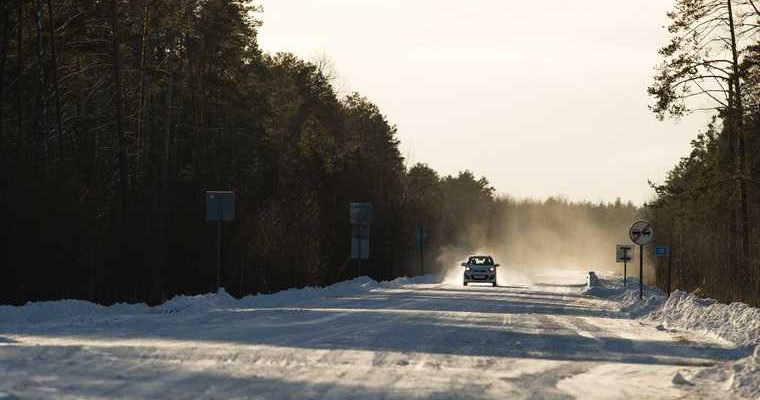На трассах ЯНАО массово замерзают автомобили