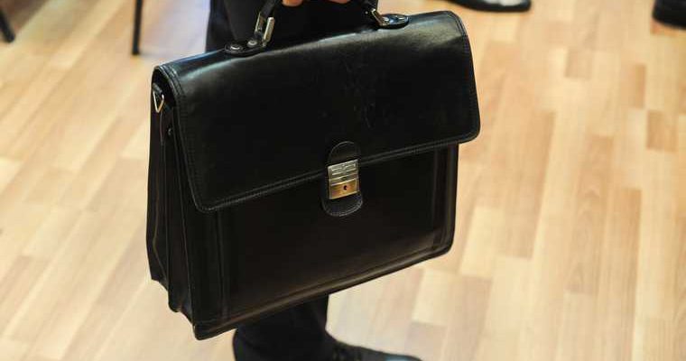 работник Сургутнефтегаза «техник» претенденты Жердев Базаров Кириленко